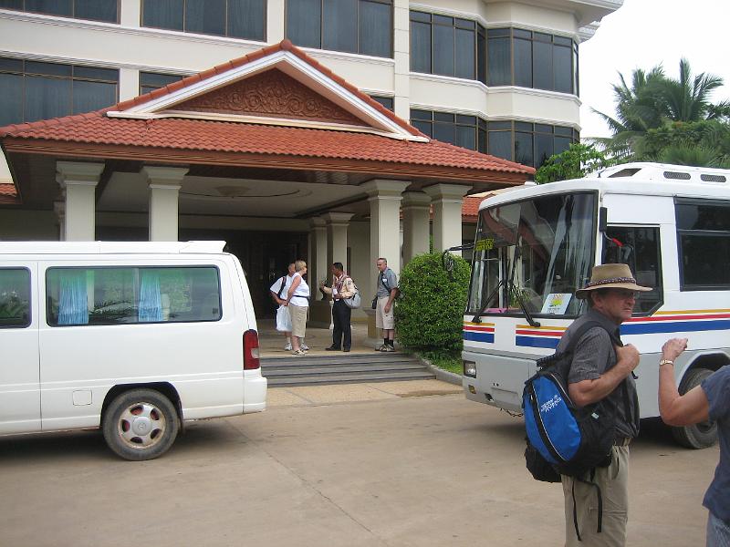 011002 hotel.JPG